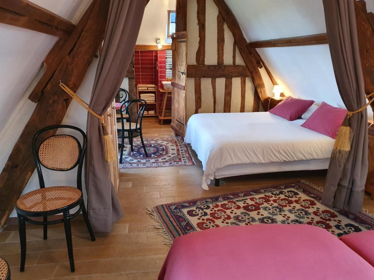 - Le Clos Aux Masques 3*