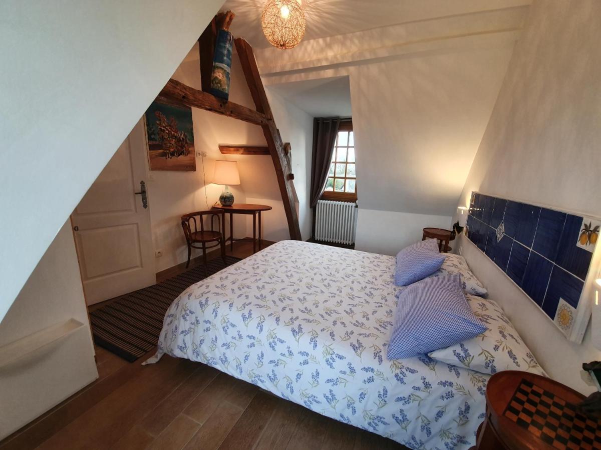 - Le Clos Aux Masques Saint-Pierre-Azif
