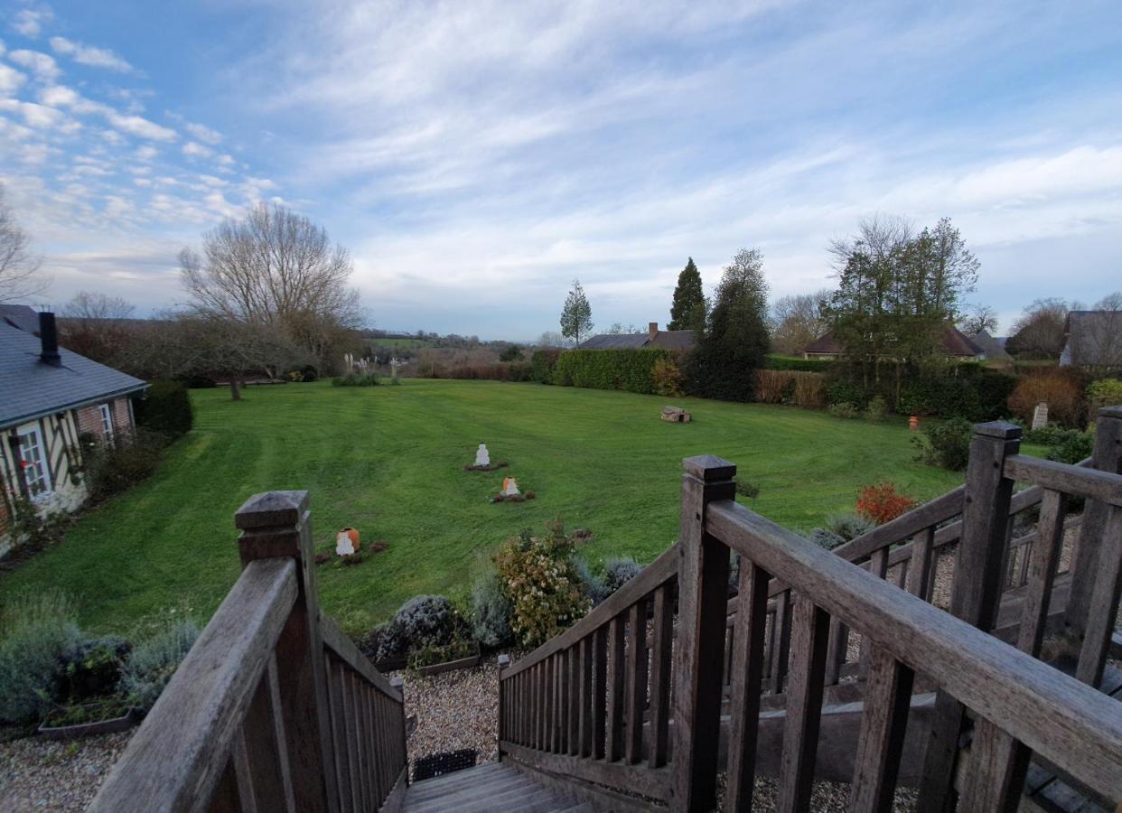 - Le Clos Aux Masques Bed and breakfast Saint-Pierre-Azif