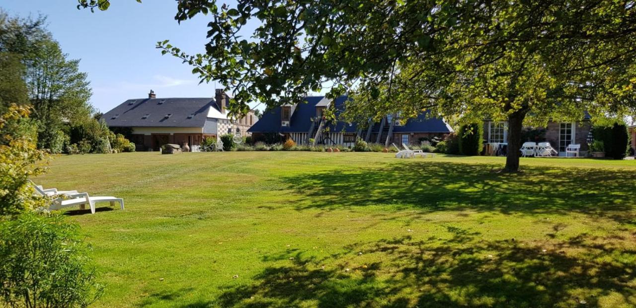 - Le Clos Aux Masques Saint-Pierre-Azif