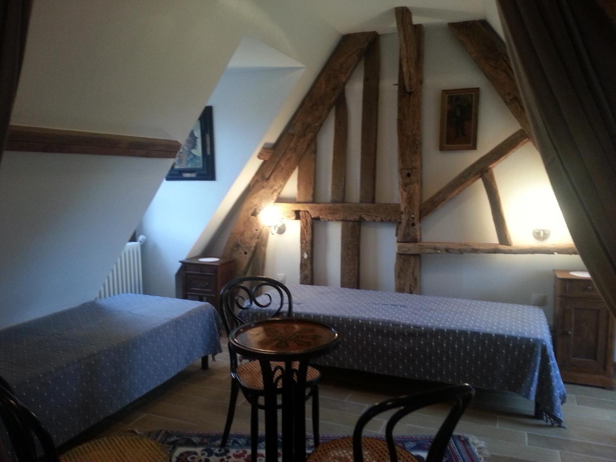 - Le Clos Aux Masques 3* Saint-Pierre-Azif