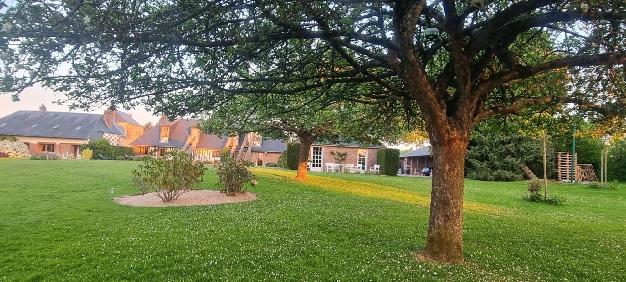 - Le Clos Aux Masques Bed and breakfast