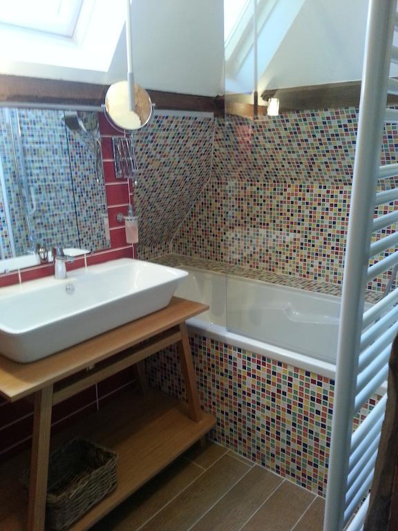 - Le Clos Aux Masques