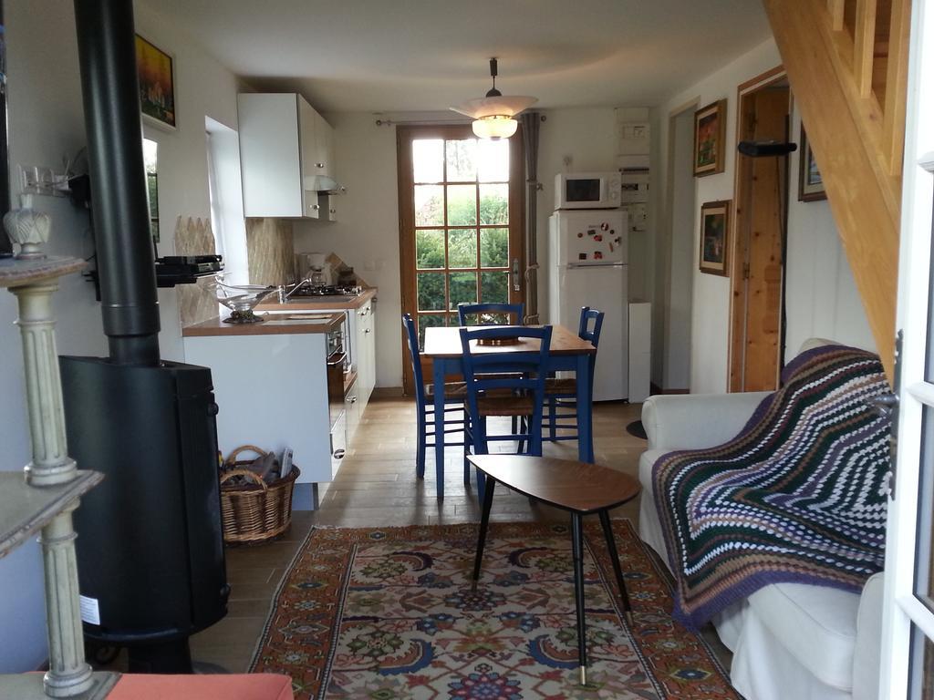 - Le Clos Aux Masques Saint-Pierre-Azif