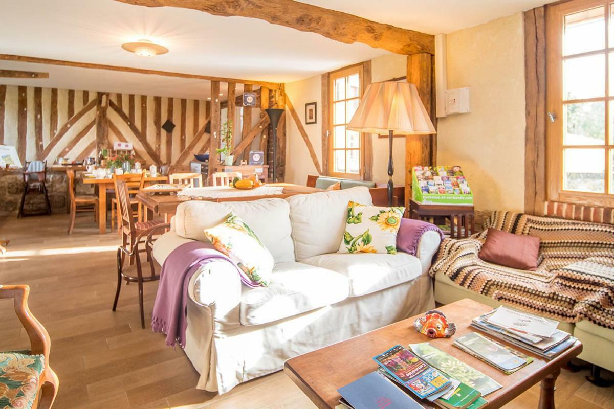 - Le Clos Aux Masques Bed and breakfast